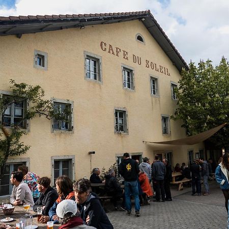 Cafe Du Soleil Hotell Saignelégier Eksteriør bilde